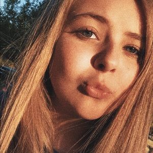 Meet your Posher, Eliza